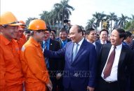 Thủ tướng Nguyễn Xuân Phúc vui ‘Tết sum vầy’ với công nhân Hải Phòng