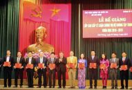 Trao bằng tốt nghiệp 90 học viên lớp Cao cấp Lý luận chính trị hệ K67 B12