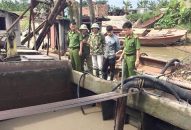 Bắt giữ 2 tàu khai thác cát trái phép trên sông Luộc