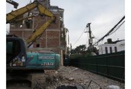 Phá dỡ 4 công trình, quây rào tôn tạo mặt bằng thi công dự án chung cư HH3, HH4