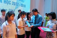 Liên đoàn Lao động thành phố: Biểu dương 80 gia đình tiêu biểu, 59 con em người lao động vượt khó học giỏi