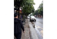 Phần đường của người khiếm thị gây nguy hiểm với người khiếm thị