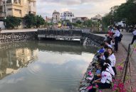 Phường Gia Viên: Nguy hiểm rình rập khi tuyến mương Đông Bắc không có lan can, rào chắn