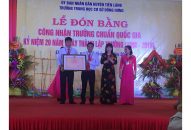 Trường THCS Đông Hưng (Tiên Lãng) đón bằng công nhận đạt chuẩn quốc gia