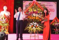 Chủ tịch Ủy ban MTTQ Việt Nam thành phố dự lễ khai giảng tại trường Tiểu học Thị trấn Núi Đèo