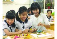 Dạy mỹ thuật bằng… lá cây khô