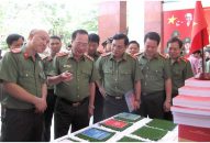 Giới thiệu 2 cuốn sách về tư cách, đạo đức công an nhân dân theo tư tưởng của Bác Hồ