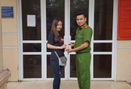 Công an phường Đồng Quốc Bình trả lại gần 11 triệu đồng cho người bị mất