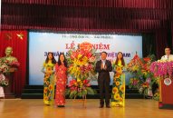 Phó Chủ tịch UBNDTP Lê Khắc Nam thăm, chúc mừng Trường Đại học Hải Phòng