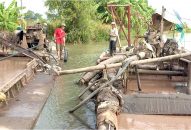 Bắt 2 tàu khai thác cát trái phép