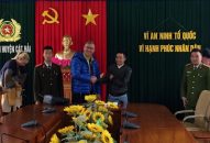 Trả lại hơn 100 triệu cho khách du lịch bỏ quên