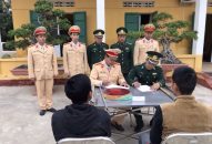 Phân đội 1 – Phòng Cảnh sát đường thủy phối hợp vận động giao nộp vũ khí và pháo nổ