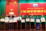 Quận ủy Ngô Quyền: 250 đảng viên nhận huy hiệu Đảng đợt 2-9