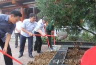 Chủ tịch UBND thành phố dâng hương tại nghĩa trang Liệt sỹ quận Ngô Quyền