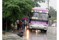 Giải tỏa điểm đón, trả khách không đúng quy định của Công ty Hải Âu tại đường Hùng Vương (quận Hồng Bàng)