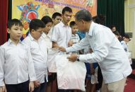 Hội từ thiện thành phố: Trao 170 suất quà tặng các cháu có hoàn cảnh khó khăn