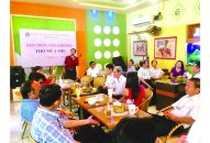 Nghe mùa thu tới bên bàn văn chương…