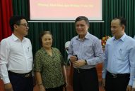 Phó Chủ tịch Thường trực UBND thành phố Nguyễn Xuân Bình tiếp xúc cử tri nơi cư trú