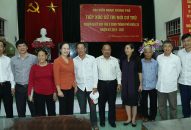 Phó Bí thư Thường trực Thành ủy Nguyễn Thị Nghĩa tiếp xúc cử tri nơi cư trú