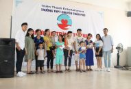 CLB Thiên Thanh (Trường THPT Trần Phú): Trao 31 suất quà cho trẻ em khó khăn tại BV Trẻ em Hải Phòng