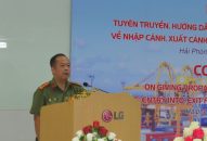 Tuyên truyền, hướng dẫn thực hiện quy định pháp luật về xuất nhập cảnh tại Khu công nghiệp Tràng Duệ