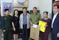 Nhân dịp kỷ niệm 74 năm Ngày thành lập Quân đội nhân dân Việt Nam:  Đoàn ĐBQH thành phố Hải Phòng thăm, tặng quà gia đình có công với cách mạng