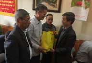 Đoàn ĐBQH thành phố Hải Phòng trao quà cho nạn nhân chất độc da cam/dioxin