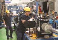 Nhiều đơn vị tăng mức thưởng Tết  Người lao động phấn khởi