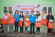 Tặng quà Tết Nguyên đán Kỷ Hợi 2019 cho thanh niên công nhân có hoàn cảnh khó khăn