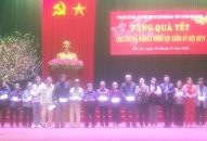 UBMTTQ Việt Nam quận Hải An tặng quà hộ nghèo nhân dịp Tết Nguyên đán Kỷ Hợi 2019