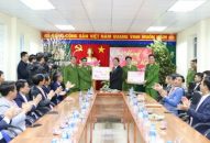 Bí thư Thành ủy Lê Văn Thành chúc tết các đơn vị làm việc đêm giao thừa