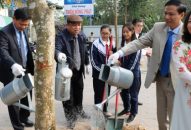 Đồng chí Nguyễn Đình Bích, phó Chủ tịch thường trực HĐND TP tham gia Tết trồng cây tại quận Ngô Quyền