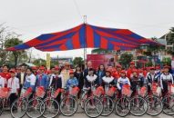Chương trình “Hành trình cuộc sống năm 2019”:  Trao 165 xe đạp và 5 hợp đồng bảo hiểm