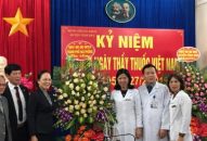 Phó Bí thư Thường trực Thành uỷ Nguyễn Thị Nghĩa chúc mừng nhân Ngày thầy thuốc Việt Nam