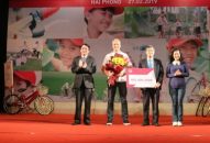 Trao tặng 170 xe đạp và hợp đồng bảo hiểm nhân thọ cho trẻ em có hoàn cảnh đặc biệt