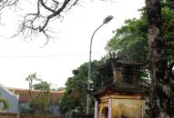 Chớm mùa hoa gạo, chùa Trung Hành đón nhiều người tới chụp ảnh