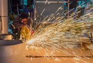 Sử dụng máy hàn, cắt kim loại tại nhà: Nguy cơ cháy nổ cao