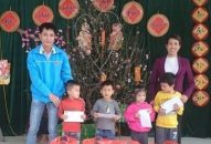 Đoàn phường Hợp Đức (quận Đồ Sơn): Thăm tặng quà các gia đình chính sách, học sinh có hoàn cảnh khó khăn