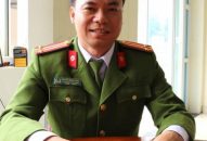 10 phút căng thẳng đối mặt kẻ đổ xăng đe dọa tự thiêu