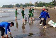 Thanh niên Hải Phòng – Những hành động đẹp: Cán bộ công chức trẻ làm thêm giờ giải quyết thủ tục cho nhân dân