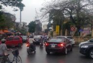 Ô tô “hồn nhiên” đi vào đường cấm, gây ùn tắc thường xuyên