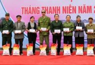 Thành đoàn Hải Phòng: Tặng quà 20 cựu thanh niên xung phong