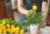 Cách cắm hoa tươi lâu