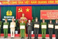 Công an thành phố: Bế giảng lớp trung cấp Lý luận chính trị khóa 102 và 103