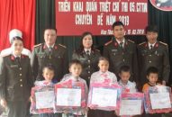 Phòng PV05-CATP: Trao 12 suất quà tình nghĩa tại tỉnh Điện Biên