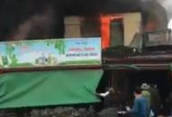 Cháy 2 nhà dân liền kề