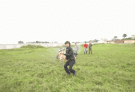 Khá Bảnh tung clip đốt xe máy khiến cộng đồng mạng phẫn nộ