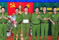 Công an thành phố Khen thưởng Phòng PC04 và Công an huyện Thủy Nguyên