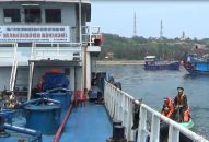 Hải Phòng: Bắt giữ tàu chở 200 tấn dầu không rõ nguồn gốc
