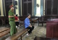 Dùng dao giết vợ rồi tự tử không thành, lãnh án18 năm tù